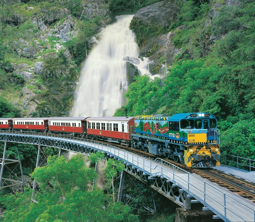 Kuranda Scenic Railway crossing stoney creek bridge