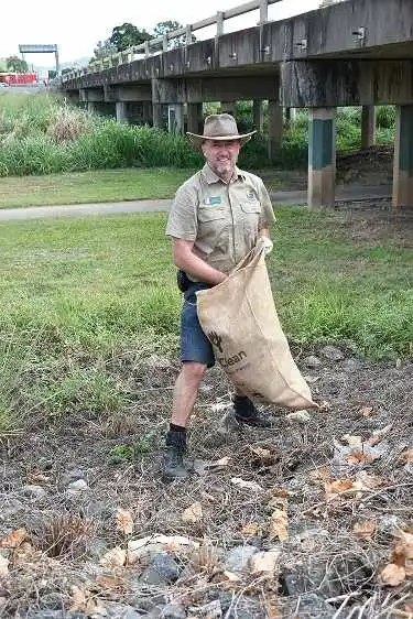 Ranger Steve at Tangaroa clean up